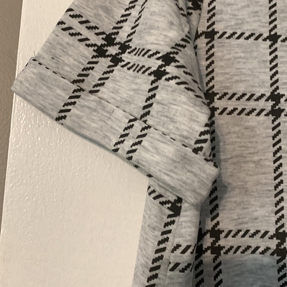 Cable and Gauge - Black and Grey Tunic with two front slouch pockets - Picture 4 of 5